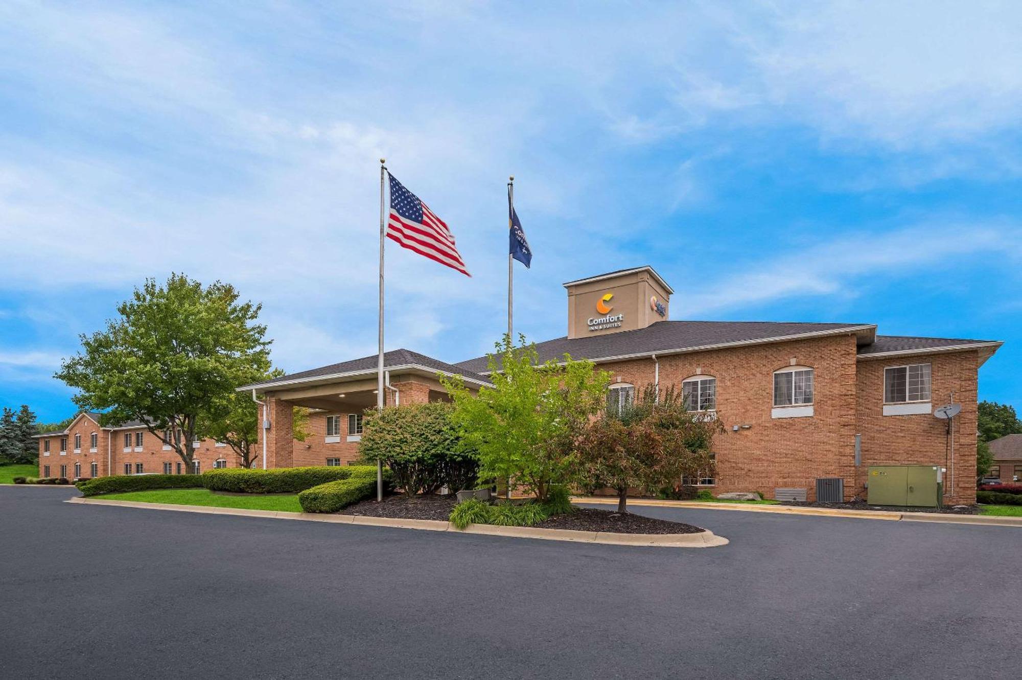 Comfort Inn & Suites Fenton Exterior photo